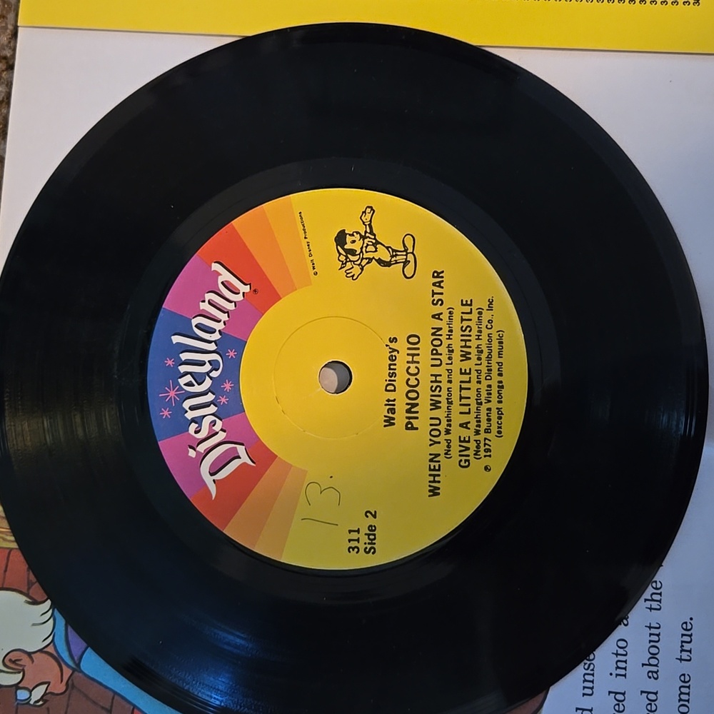 Walt Disneys Story of Pinocchio Read-Along Book & 7 Inch 33 1/3 RPM Record - Picture 4 of 5